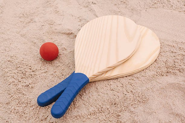 beach-rackets-and-ball